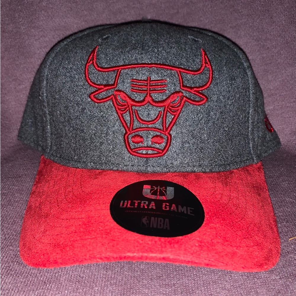 ๐๐๐๏ธ Chicago Bulls Full Court Two-Tone Statement SnapBack Hat ๐๏ธ๐๐ - Picture 1 of 12